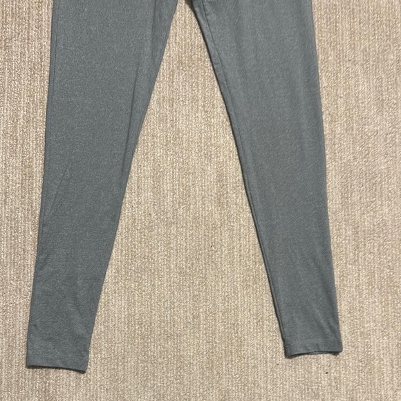 Gymshark Women’s Leggings Size M Gray Two Tone Criss Cross Waist - Picture 4 of 10
